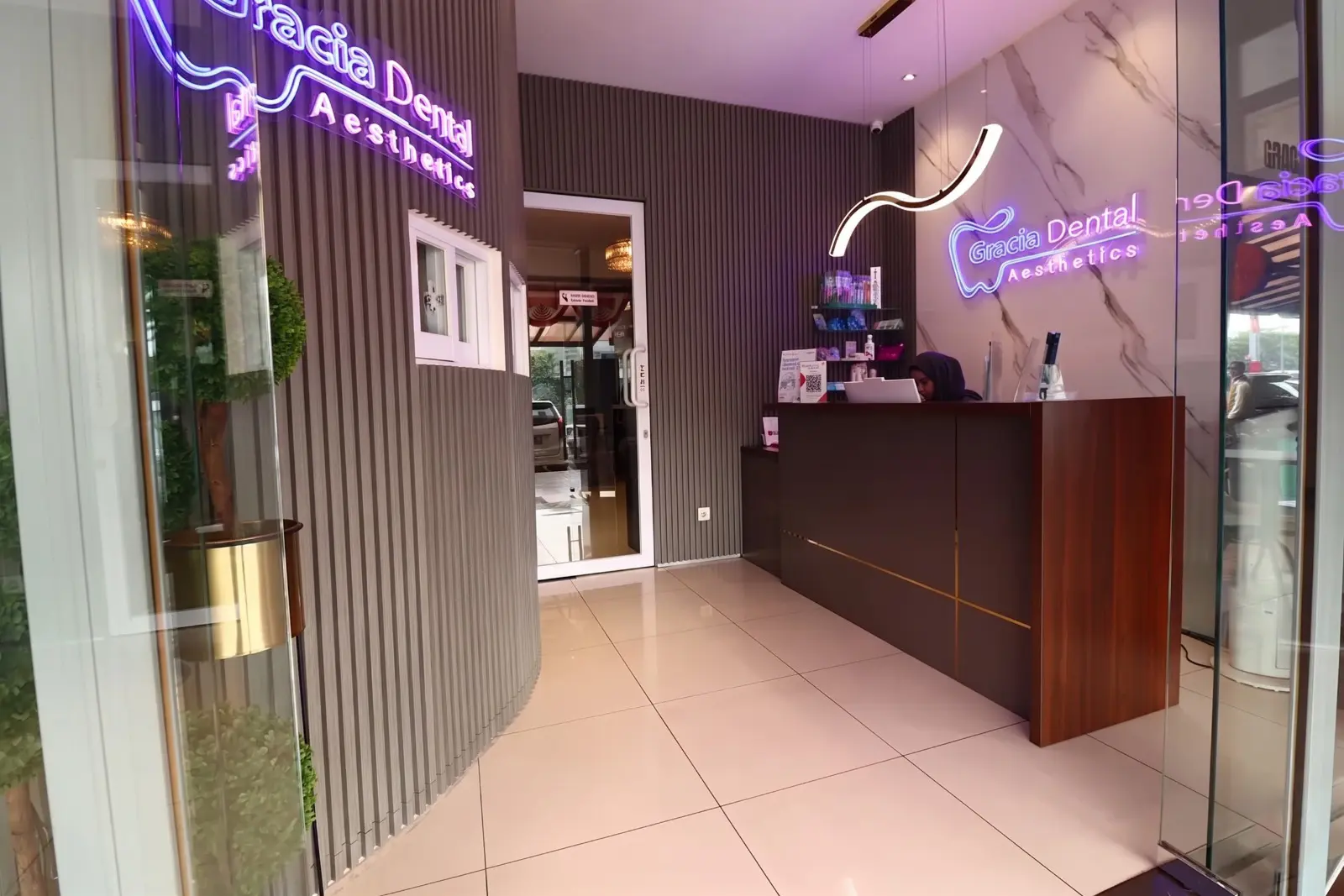 image of the clinic reception area (for a veterinary clinic)